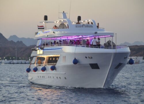 ВЕЧЕРНИЙ УЖИН НА КОРАБЛЕ С ШОУ-ПРОГРАММОЙ